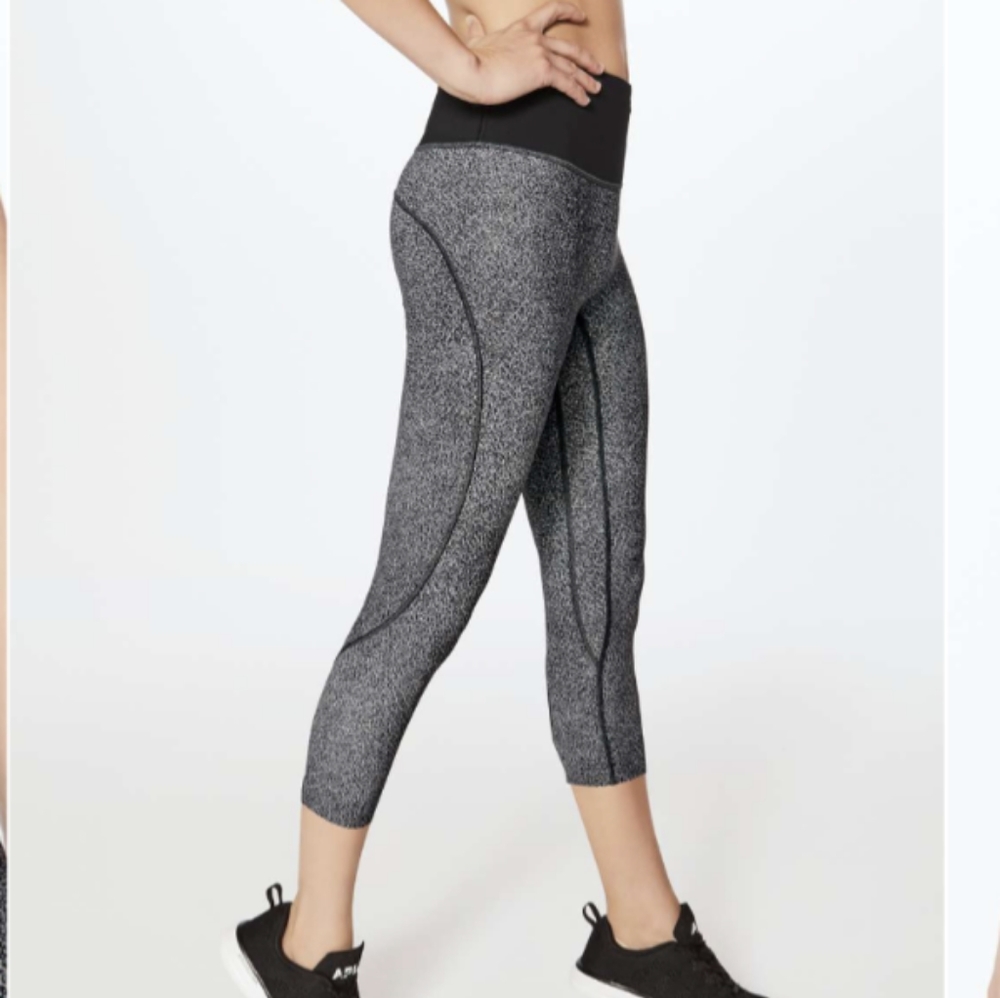 Lululemon Run The Day Crop *23", size 6, fractal black